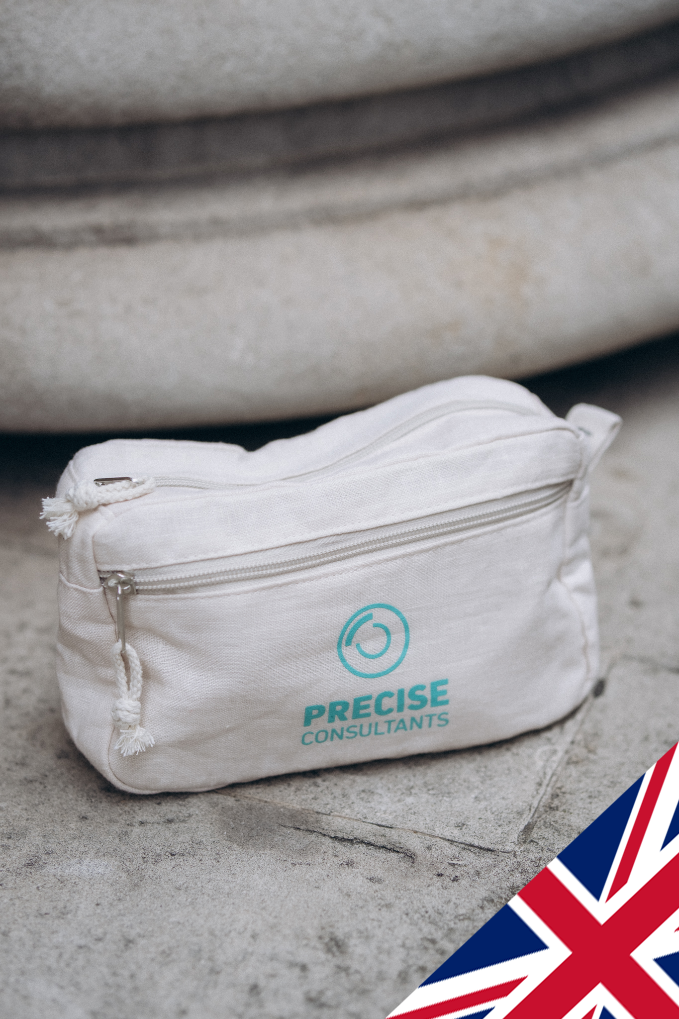 UK EXCLUSIVE: Wash Bag - Green Logo